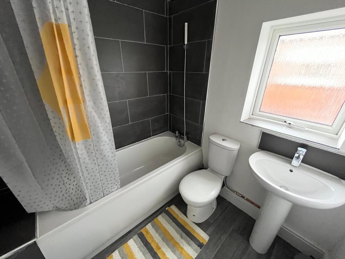Amazing 8 Person 4 Bedroom And 2 Bathroom Mega House! Kingston upon Hull Luaran gambar